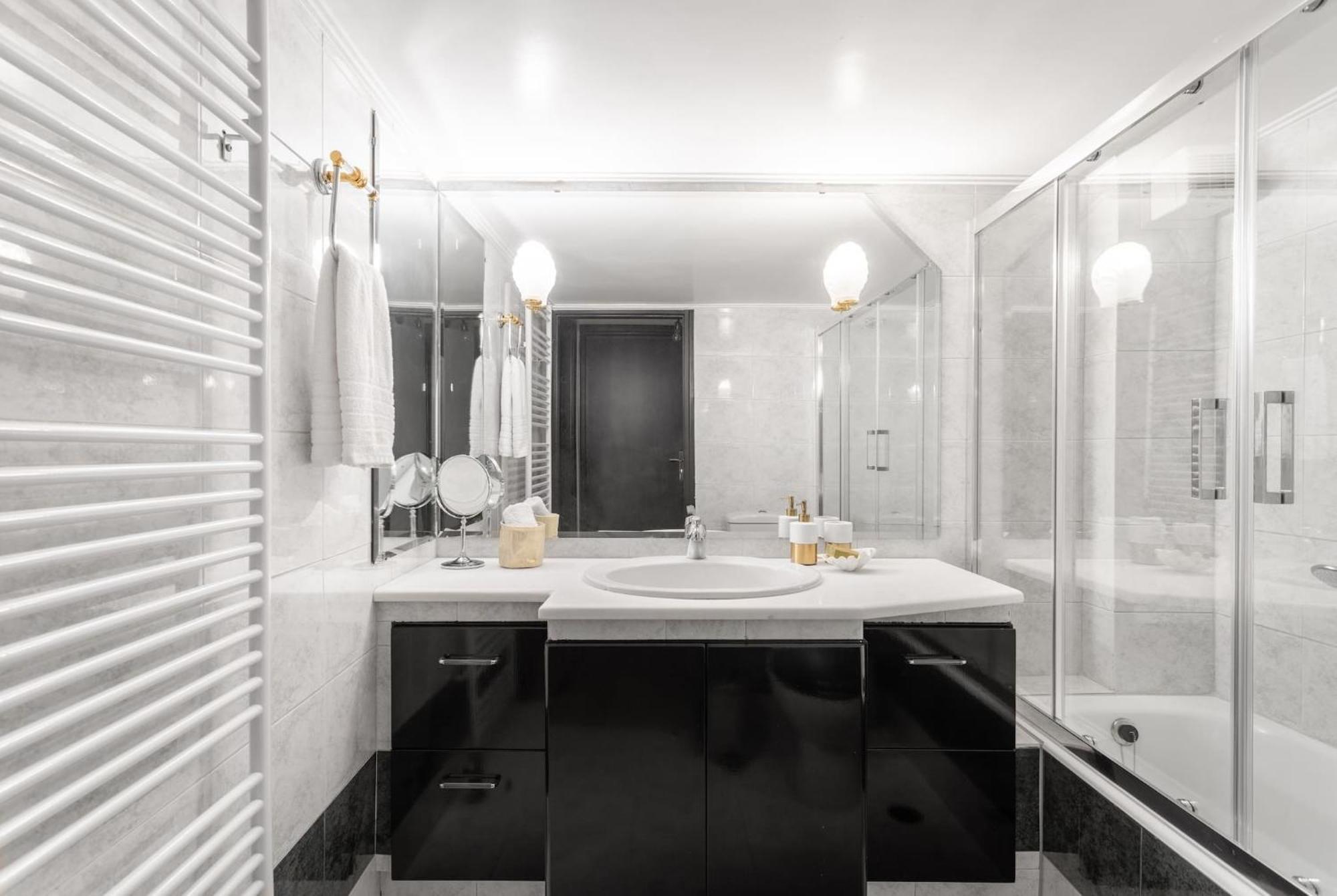 Fresh Detailed Stylish Apartment At Acropolis Atene Esterno foto